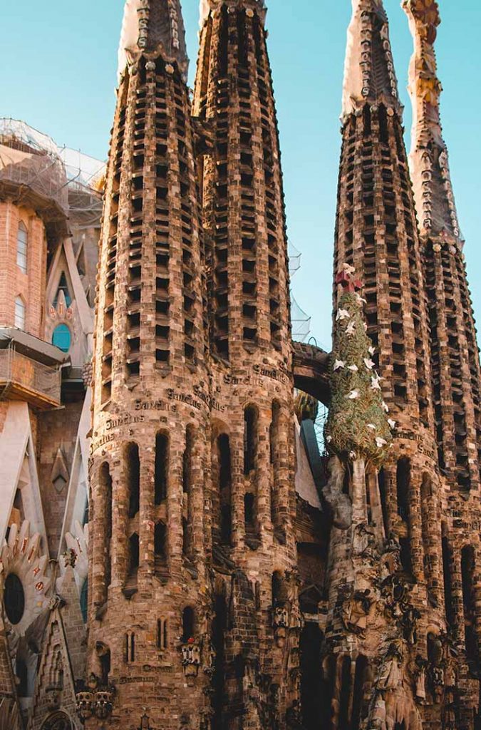 Gaudi is the architect of the Sagrada Familioa